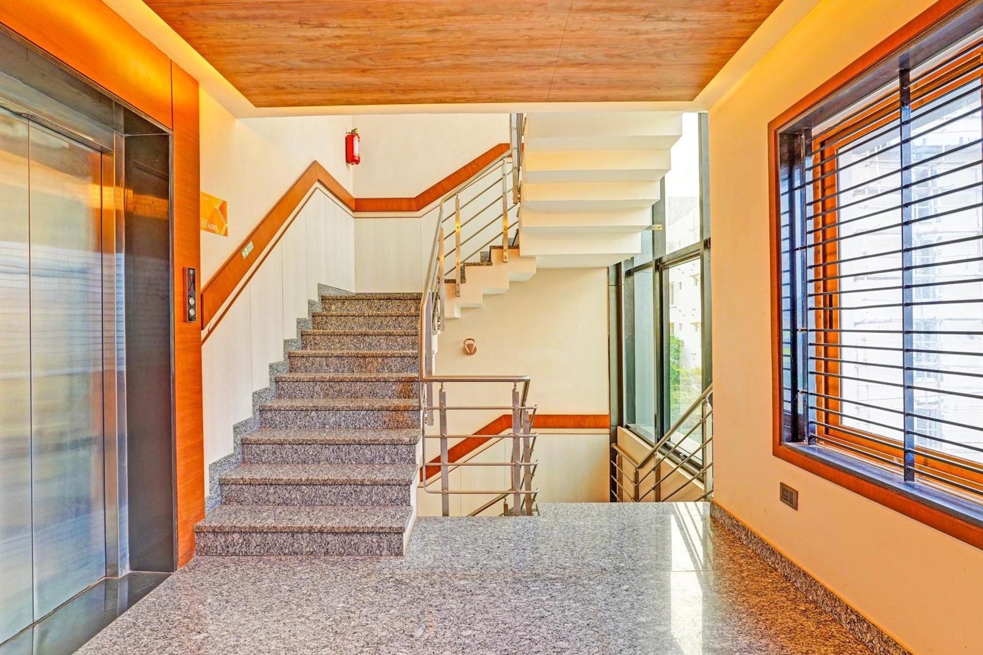 Super Townhouse Indiranagar Hotel บังกาลอร์ ภายนอก รูปภาพ