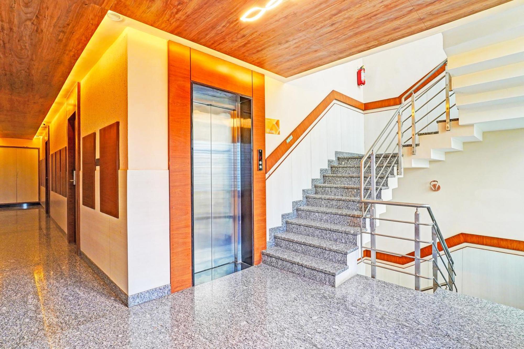 Super Townhouse Indiranagar Hotel บังกาลอร์ ภายนอก รูปภาพ